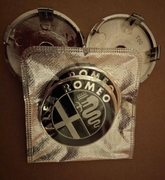 Alfa Romeo 60 mm-es fekete felni kupak (felni közép)