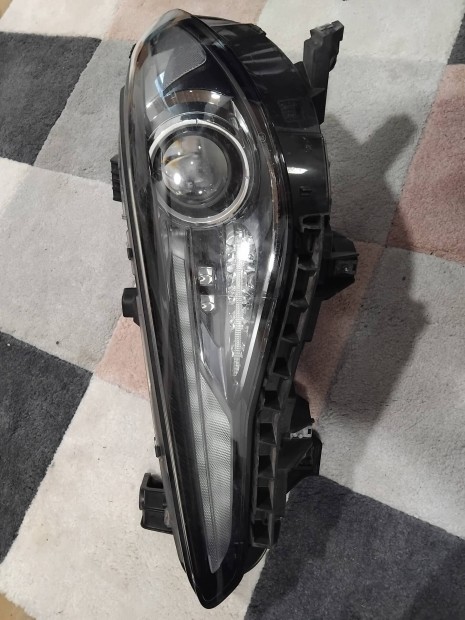 Alfa Romeo Giulia xenon fényszóró