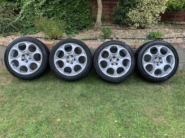 Alfa Romeo Giulietta Sprint 17col 225/45r17 gumikkal 140e/4db