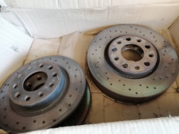 Alfa Romeo Giulietta f�kt�rcsa szett, lyuggatott kivitel 