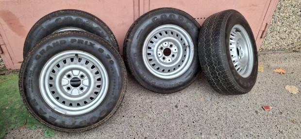 Alfa Romeo Giulietta felnik, Goodyear Grandprix S70 relikvikkal :)