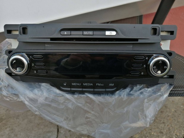 Alfa Romeo Giulietta gy�ri CD r�di� Bosch be�p�t� kerettel karcmentes