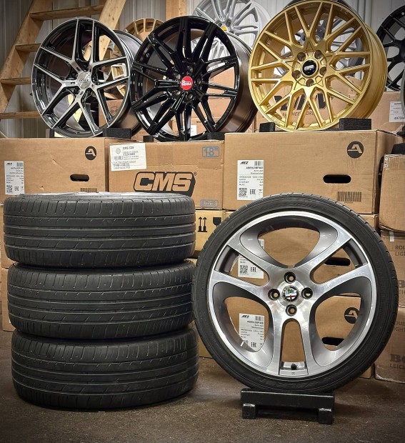Alfa Romeo Mito 18zoll gyári alufelnik 215/40 R18 nyári gumikkal