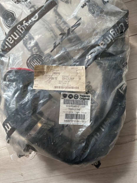 Alfa Romeo Mito 1.4Tjet gyári új turbó cső 0051838612