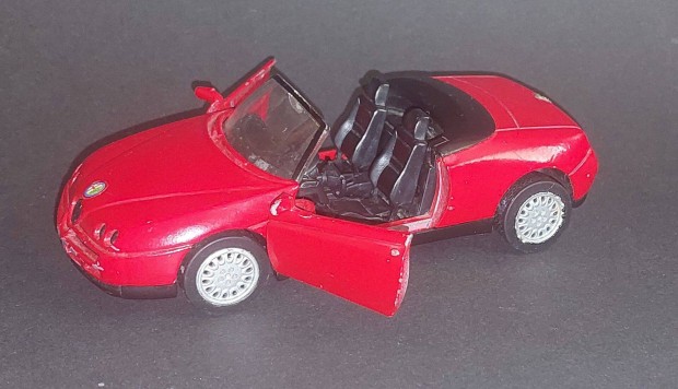 Alfa Romeo Spider 1997 1:32 hátrahuzós motorral autó kocsi