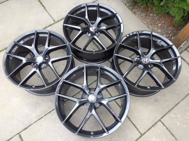 Alfa Romeo Stelvio új gyári R20 alufelnik Tpms sel