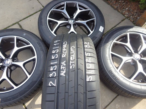 Alfa Romeo Stelvio j gyri nyri garnitra