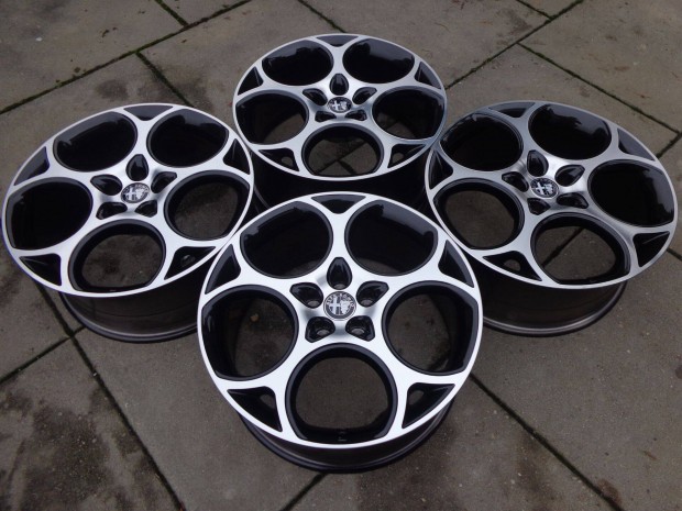 Alfa Romeo Tonale �j gy�ri alufelnik