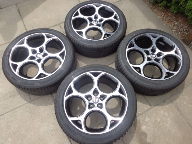 Alfa Romeo Tonale j gyri garnitra R19