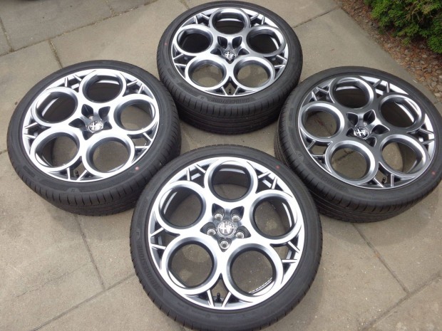 Alfa Romeo Tonale j nyai garnitua R20