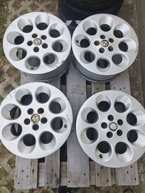 Alfa Romeo alufelni 5x98 15"