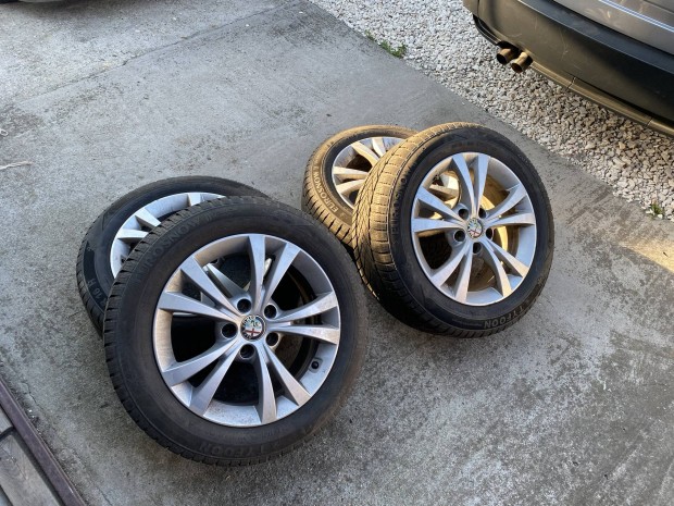 Alfa Romeo alufelni szett, 5x110 , 16" tli gumikkal felni  Giulietta