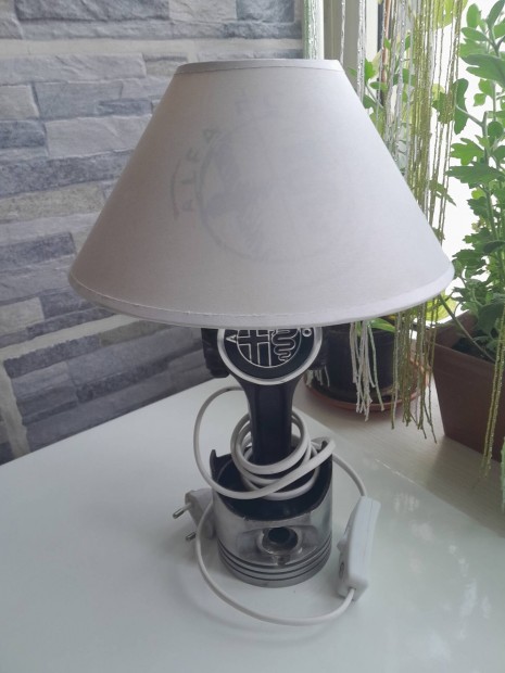 Alfa Romeo asztali lmpa