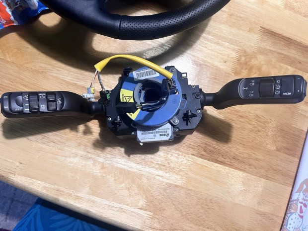 Alfa Romeo bajuszkapcsol� 