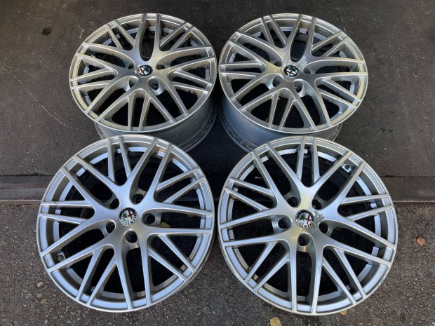 Alfa Romeo gyri 17" alufelni szett
