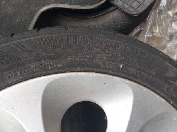 Alfa Romeo gyári alufelni garnitura nyári gumival