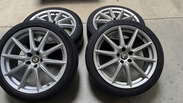 Alfa Romeo gyári felni szett R19 5x110 Breira, 159-re
