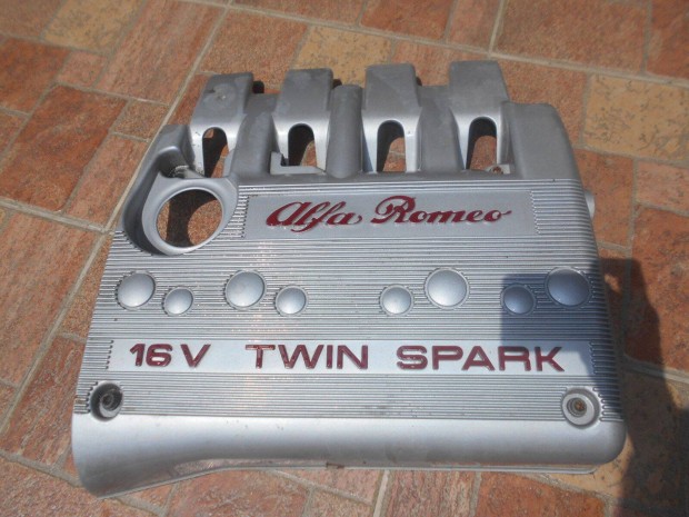Alfa Romeo motor burkolat