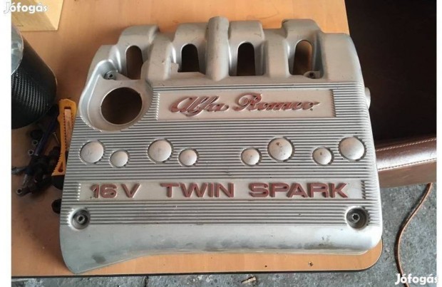 Alfa Romeo motor burkolat