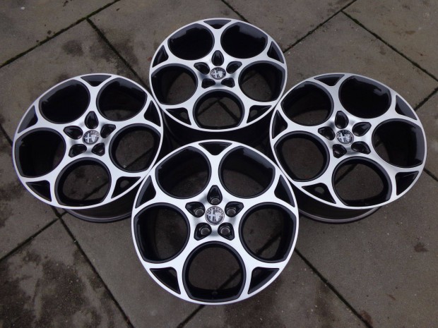 Alfa Romeo �j gy�ri alufelnik