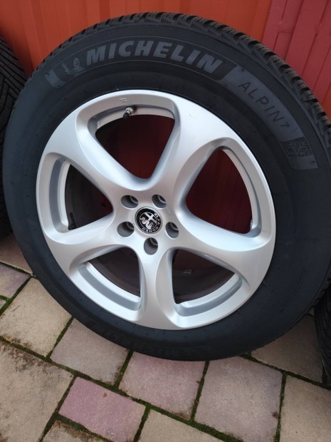 Alfa Stelvio gyri alufelni j Michelin tligumival 