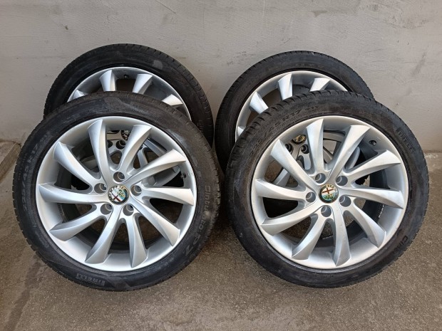 Alfa romeo Giulietta 17" alufelni garnittra 