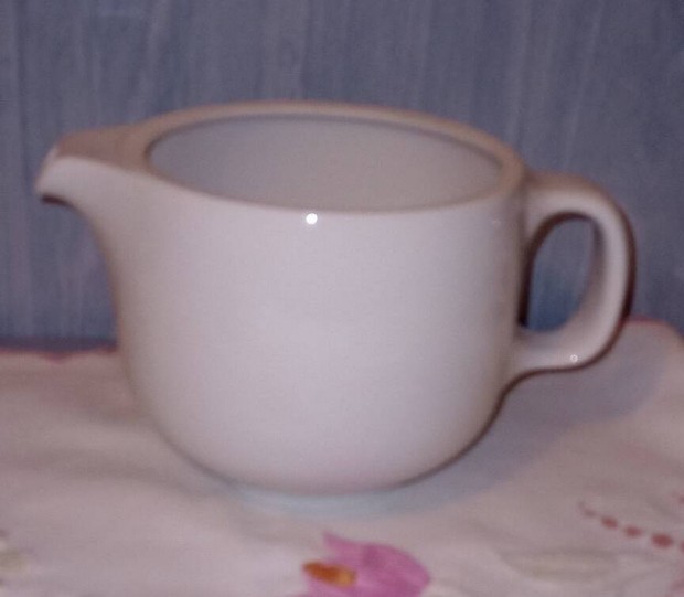 Alfldi porceln kancs tejkint 10 cm magas 11 cm szles