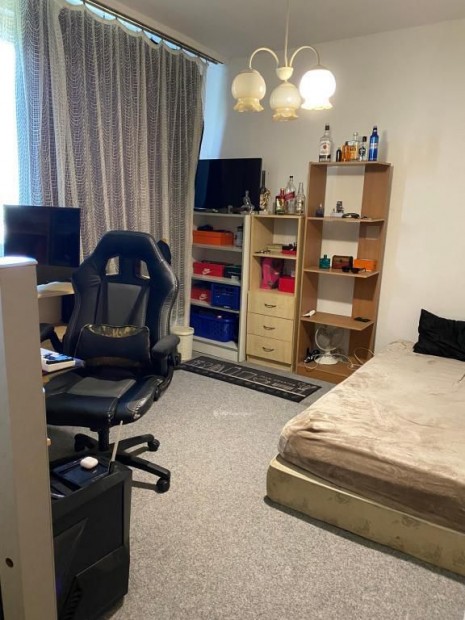 Algy�i elad� 54 nm-es lak�s