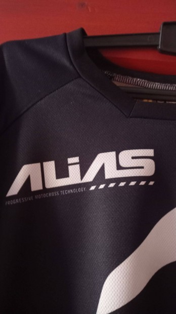 Alias XL hosszú ujjú póló eladó !