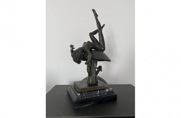 Alice szignlt bronz art deco szobor