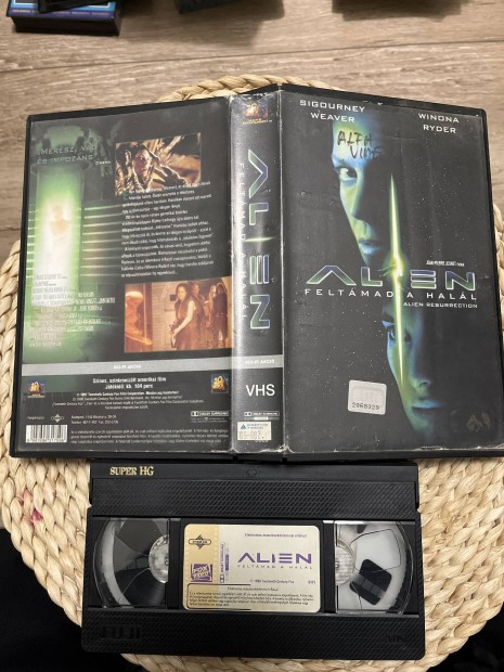 Alien 4 vhs.  