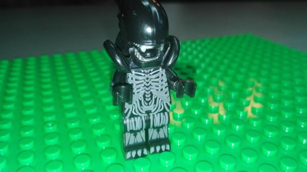 Alien minifigura