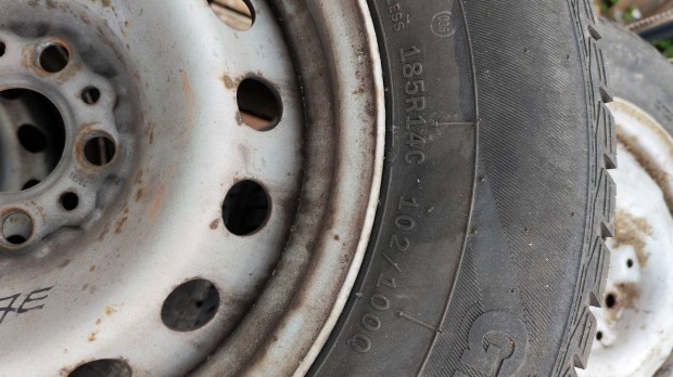 Alig haszn�lt C gumi