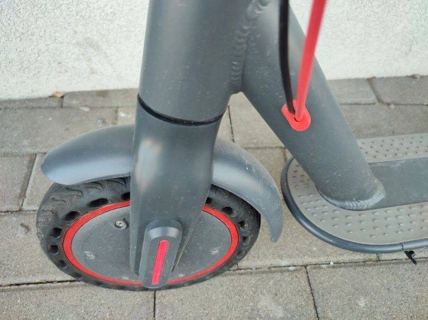 Alig hasznlt Elektromos Roller 30 km sebessg, tempmat, 120 kg teher