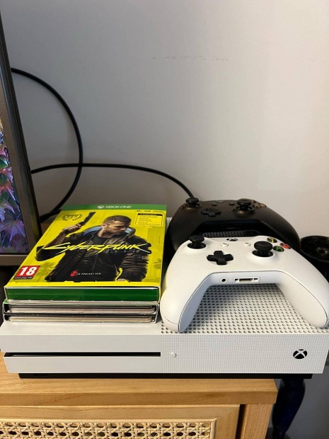 Alig hasznlt Xbox One S 2 Kontrollerrel