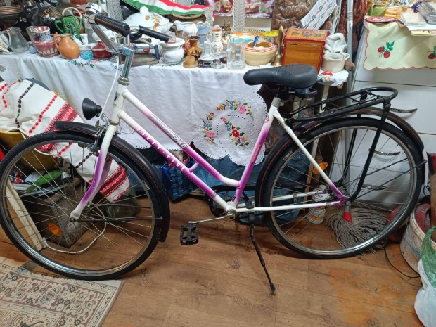 Alig haszn�lt ker�kp�r