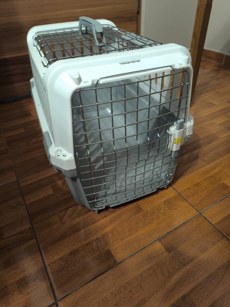 Alig használt kutya, kisállat hordozható szállítóbox, eladó