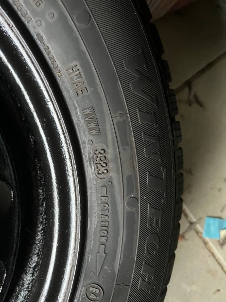 Alig hasznlt tligumi felnivel elad