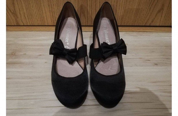 Alkalmi fekete cipk