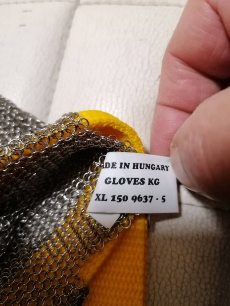 Alkarvédös lánckesztyük kétféle méretben