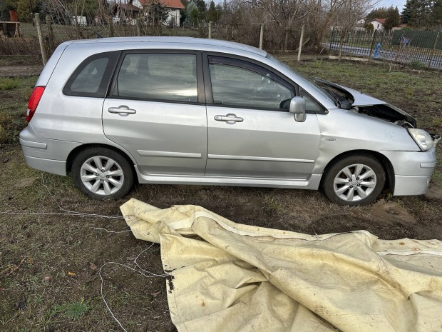 Alkatr�sznek Suzuki Liana 1.6 2004