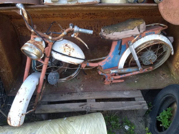 Alkatr�sznek egyben viheto