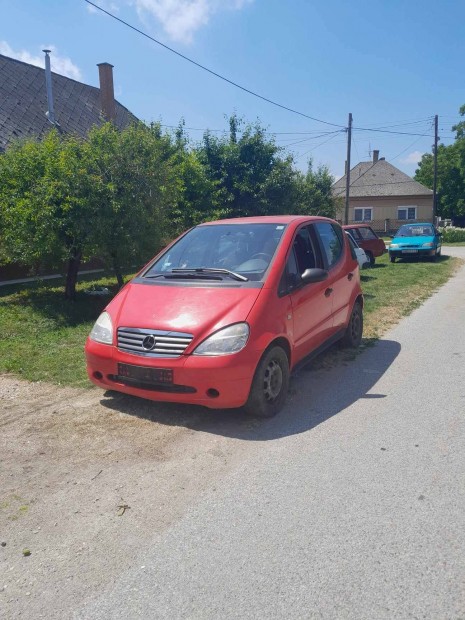 Alkatrsznek elad mercedes A 140