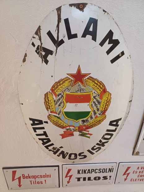 Állami Általános Iskola zománctábla.