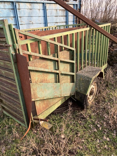 �llatsz�ll�t� p�tkocsi 