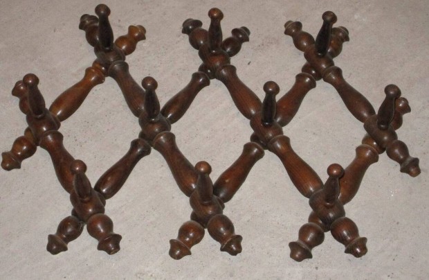 Állítható fali fogas