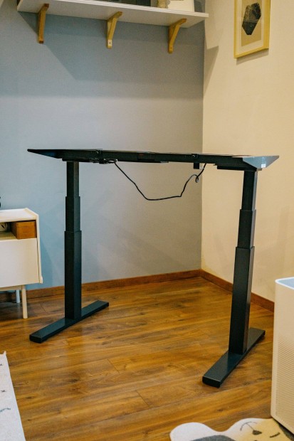 llthat magassg asztal keret (Frommstarck) 200W, 100 kg, fekete