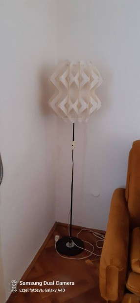 �ll�l�mpa elad�