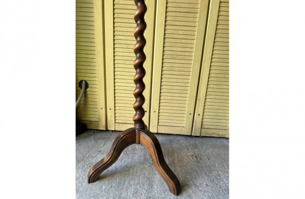 �ll�l�mpa koloni�l klasszikus barna