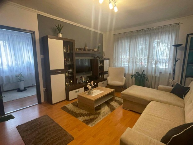 �llom�s k�zel�ben fel�j�tott fszt-i lak�s elad�! 13328